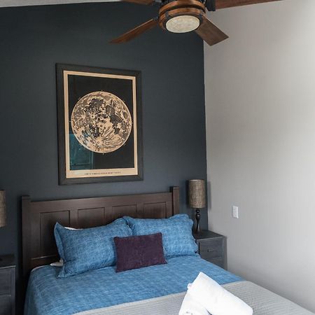 Creekside Inn Oneida エクステリア 写真