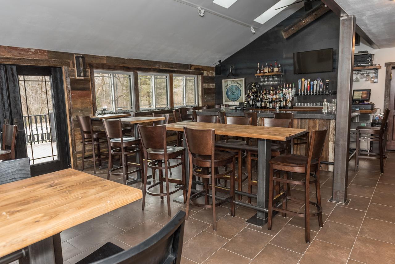 Creekside Inn Oneida エクステリア 写真