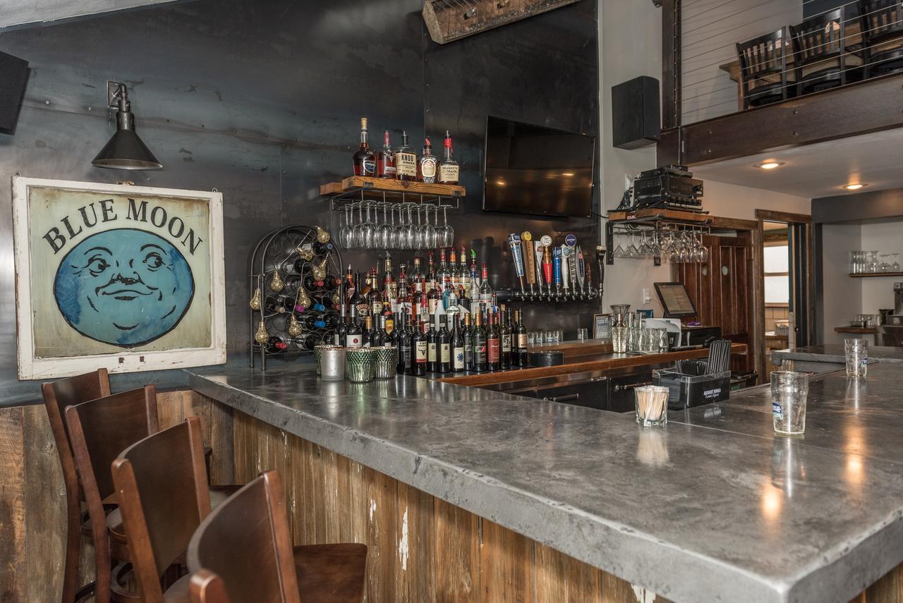 Creekside Inn Oneida エクステリア 写真