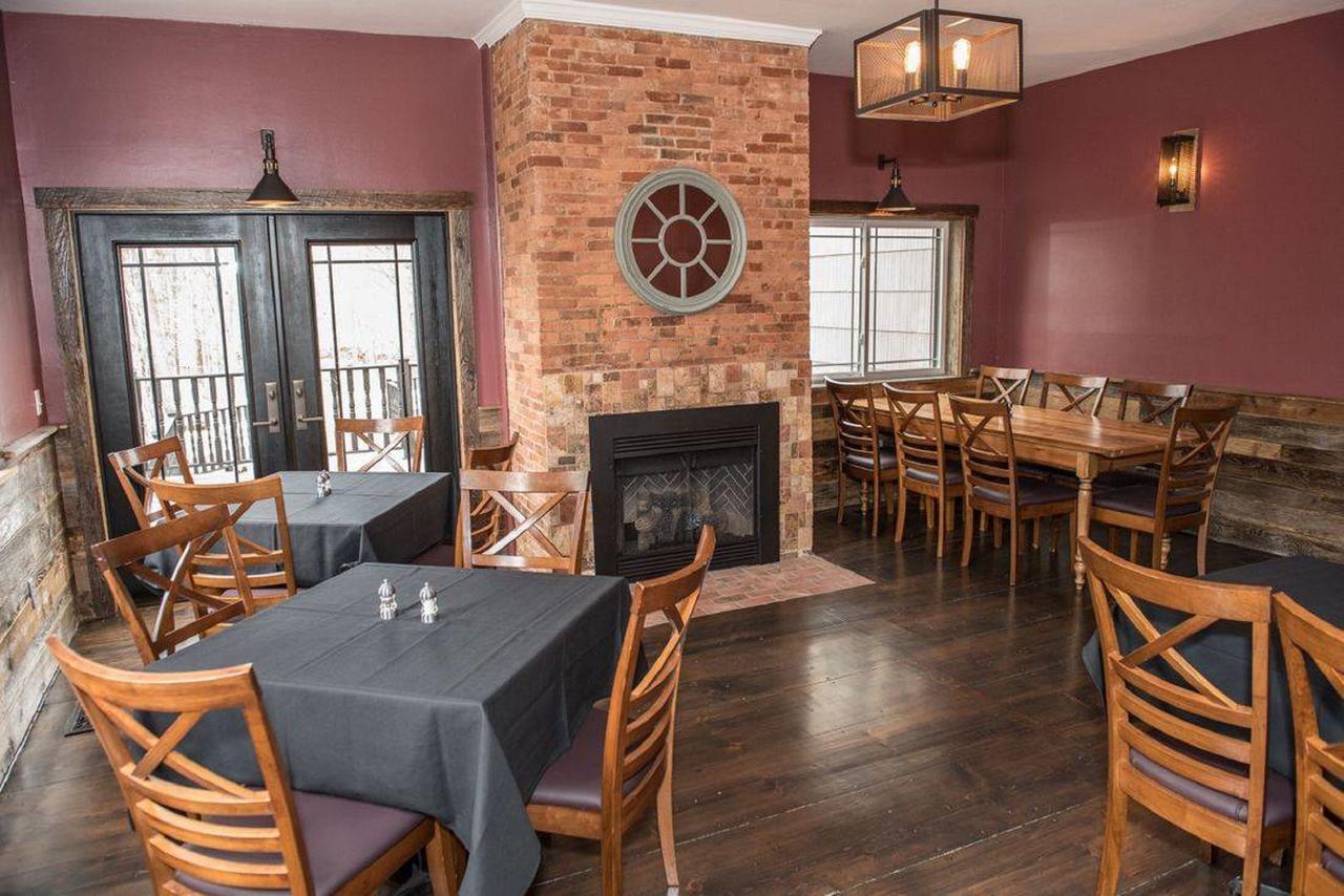 Creekside Inn Oneida エクステリア 写真